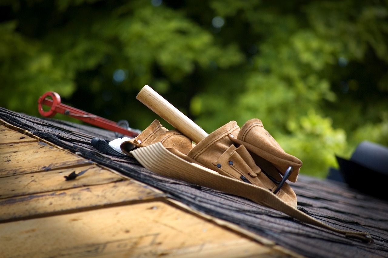 Problemy z dachem – lokalizacja nieszczelności dachu. Uszczelniacz dekarski Lakma